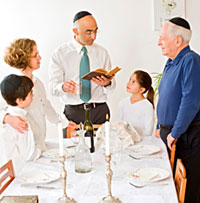 Jewish family a Yom Kippur meal